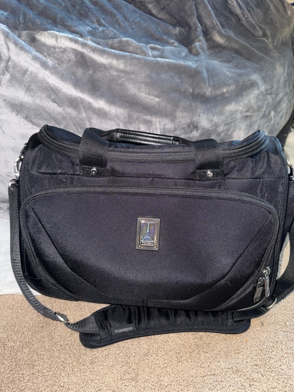 Travelpro crew deluxe carryon bag